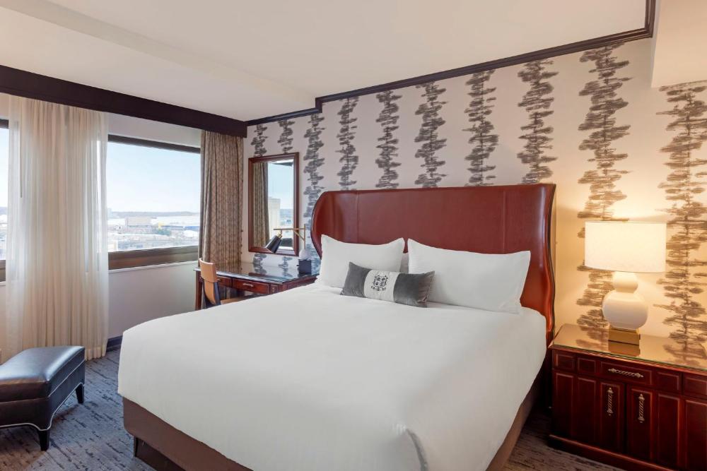 Deluxe King Room interior