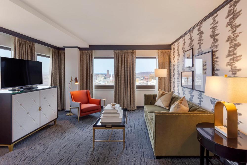 One Bedroom Parlor Suite 1 King Bed interior